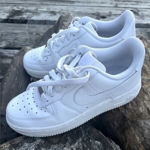 Nike Air Force 1 Low '07 Triple White Sneakers